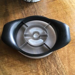 Pampered Chef pineapple wedges corer